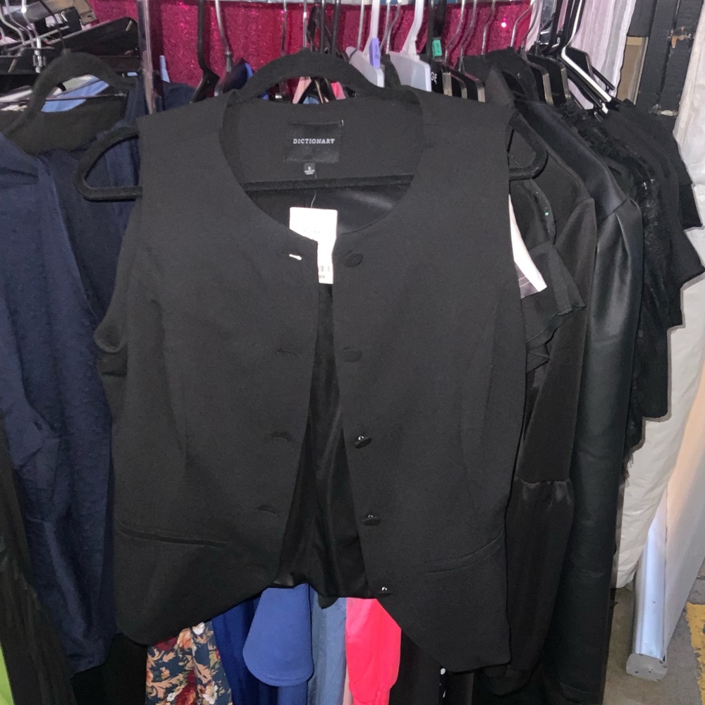 Black Sleeveless Vest - Women's